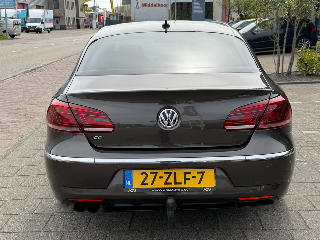 52878958-14.jpg