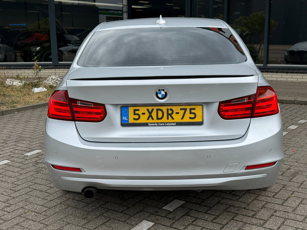 55973426-13.jpg