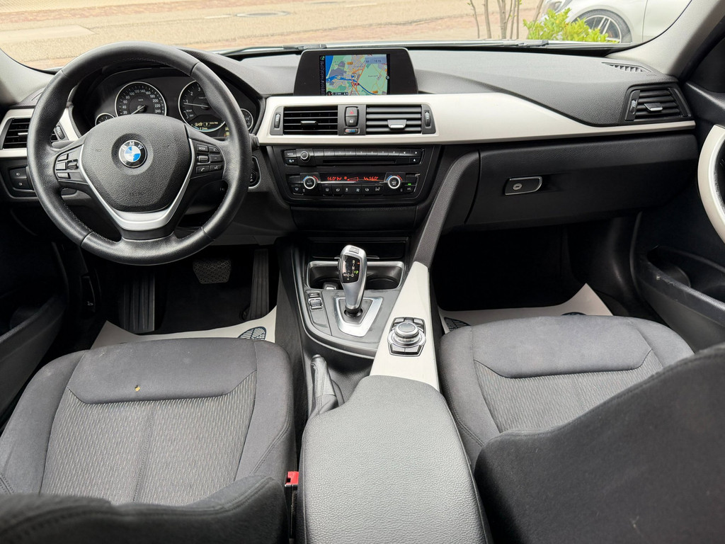 55973426-3.jpg